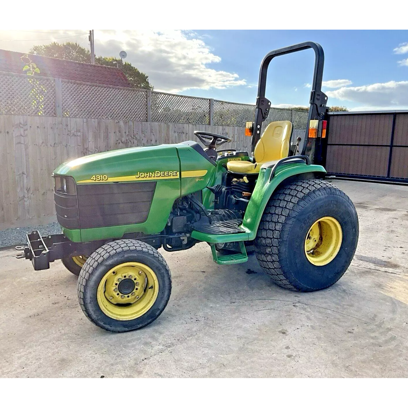 JOHN DEERE 4310 31HP COMPACT DIESEL 4WD TRACTOR